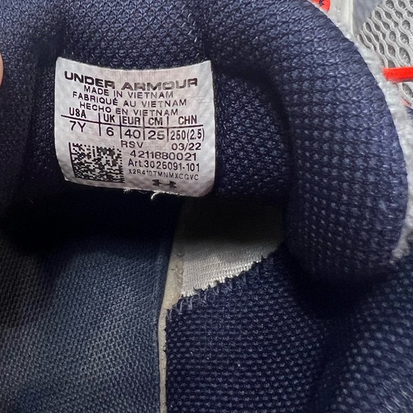 Steph Curry Basketball shoes size 7y - Picture 5 of 5